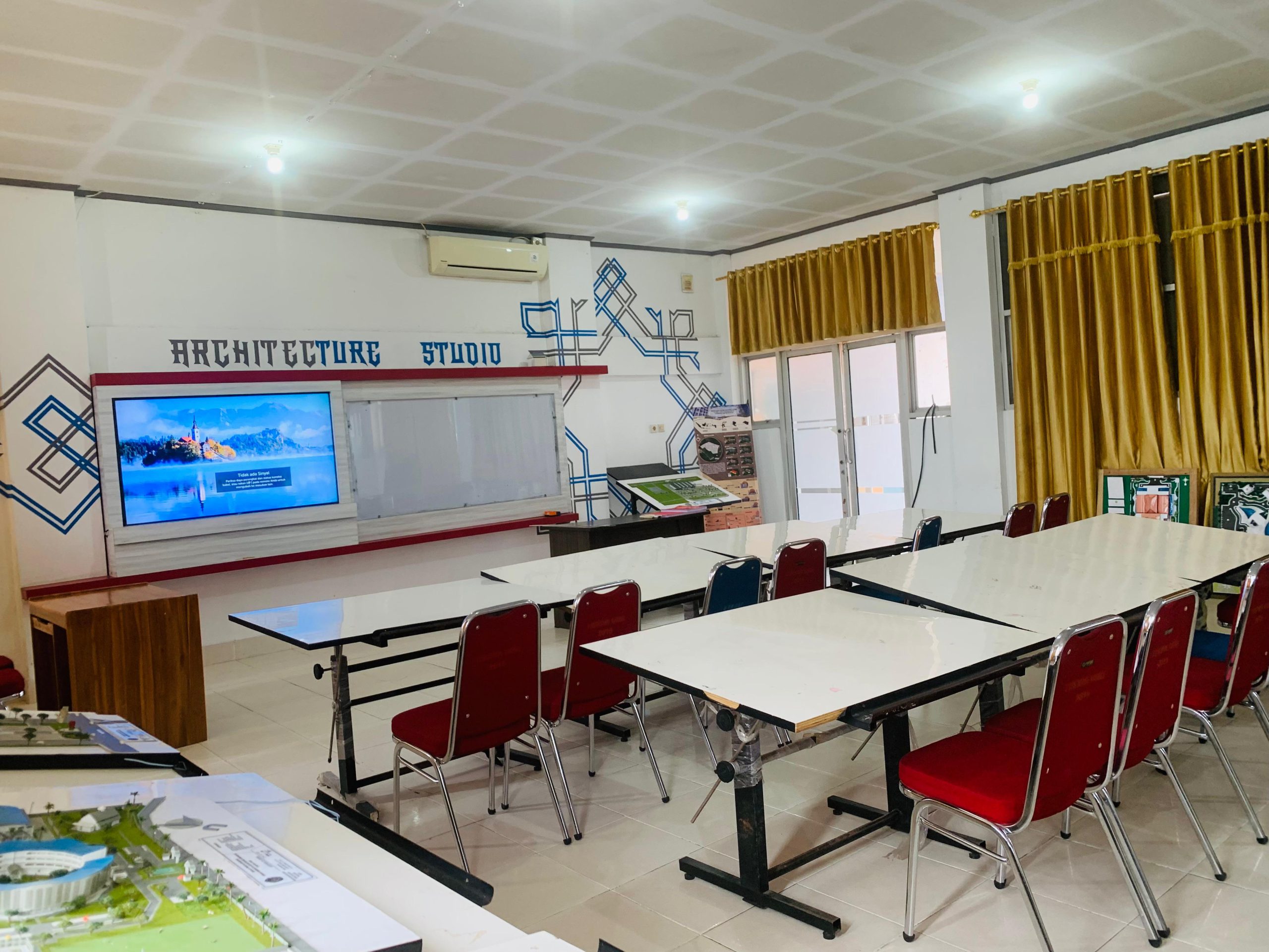 RUANGAN STUDIO GAMBAR ARSITEKTUR
